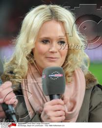02.12.2011, Leverkusen, Moderatorin <b>Anna-Sara</b> Lange (Eurosport) Bundesl. - t_90303-06122011173021